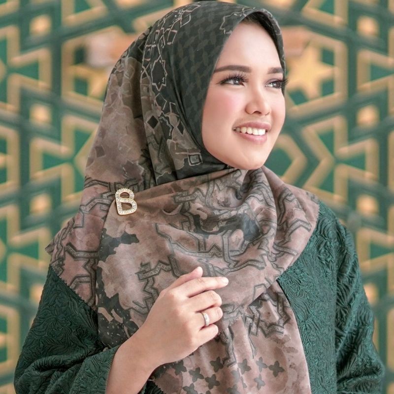 Buttonscarves Haramain in Emerald