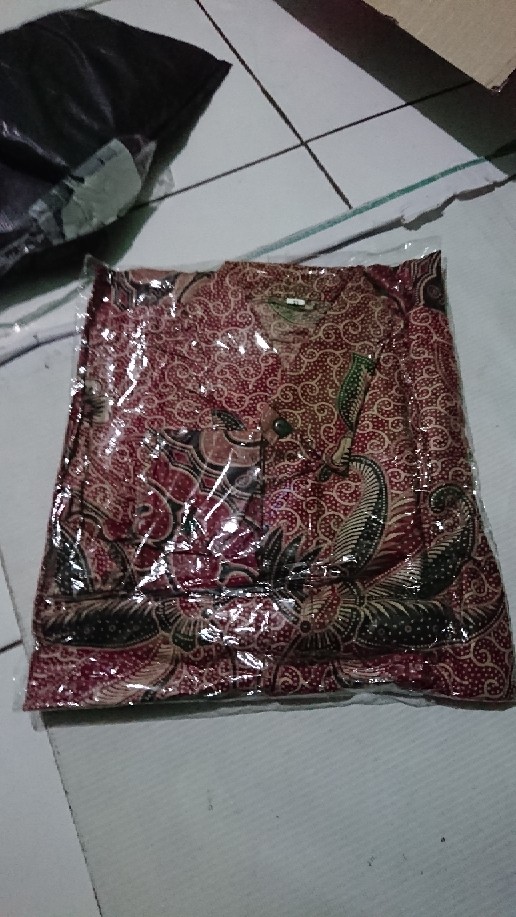 Batik Dianputri  Kemeja Batik Pria Lengan Panjang Motif Parang Bunga 3 Warna