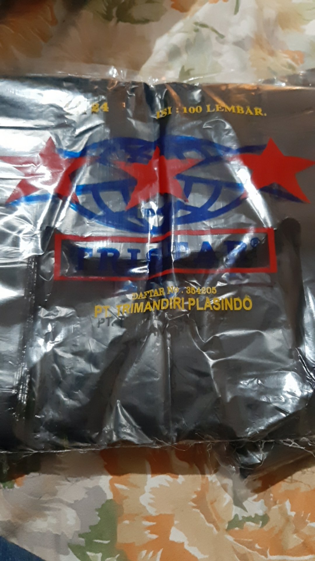 Kantong Keresek Plastik Tristar 24 Hitam Putih Merah 24x44cm High Quality