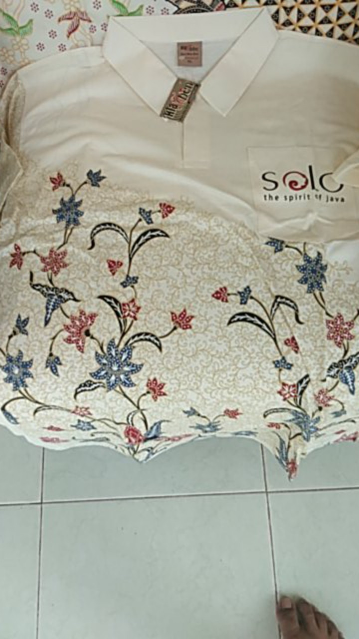 Klamben Kaos Kerah Dewasa Unisex Batik Bunga Ukel Putih Tulang