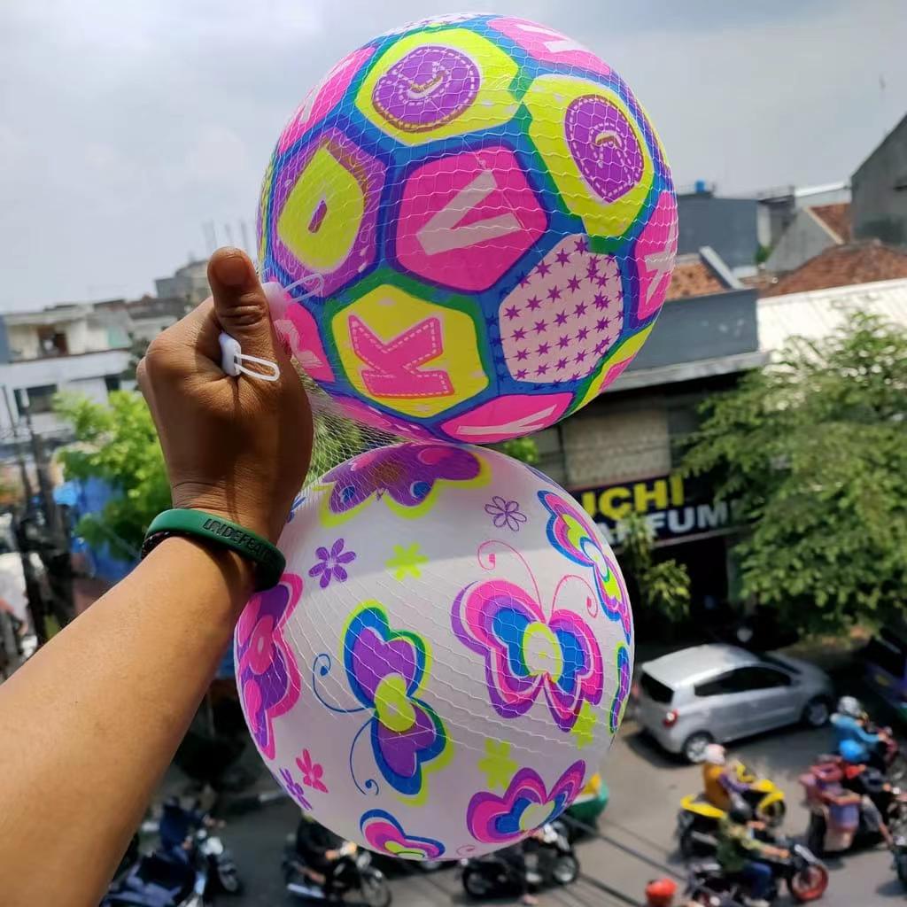 MAINAN ANAK BOLA KARET DENGAN LAMPU LED KEDAP KEDIP KEREN