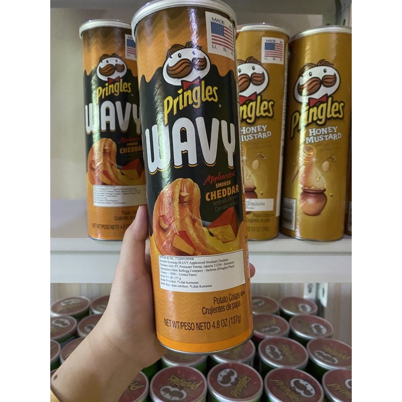 

Pringles Wavy Applewood Smoked Cheddar