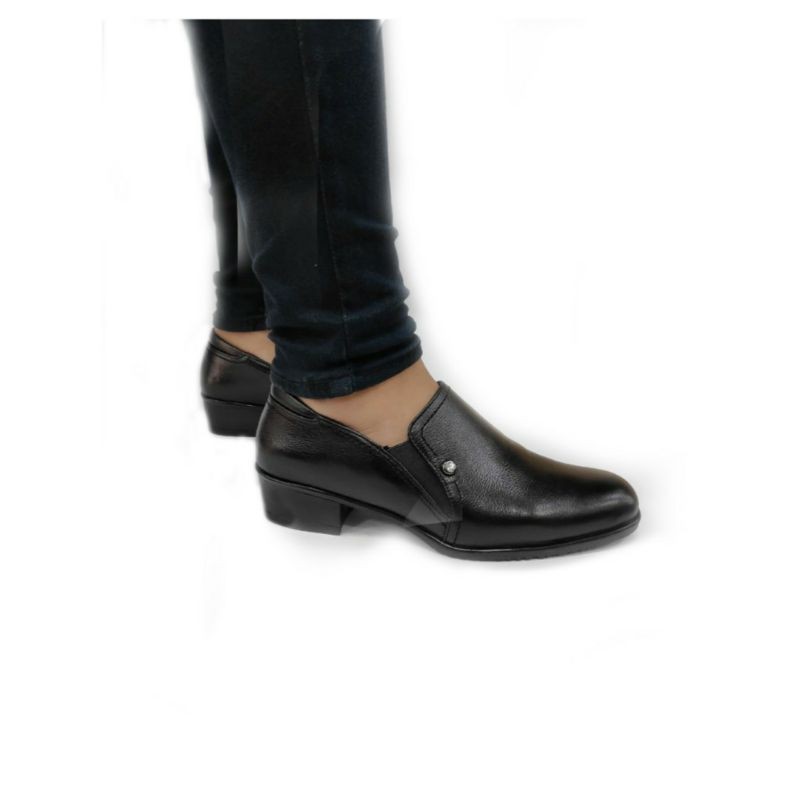 Sepatu Semi Boot untuk Wanita by Scorpion dengan bahan Kulit Sapi yang lembut seri 2751