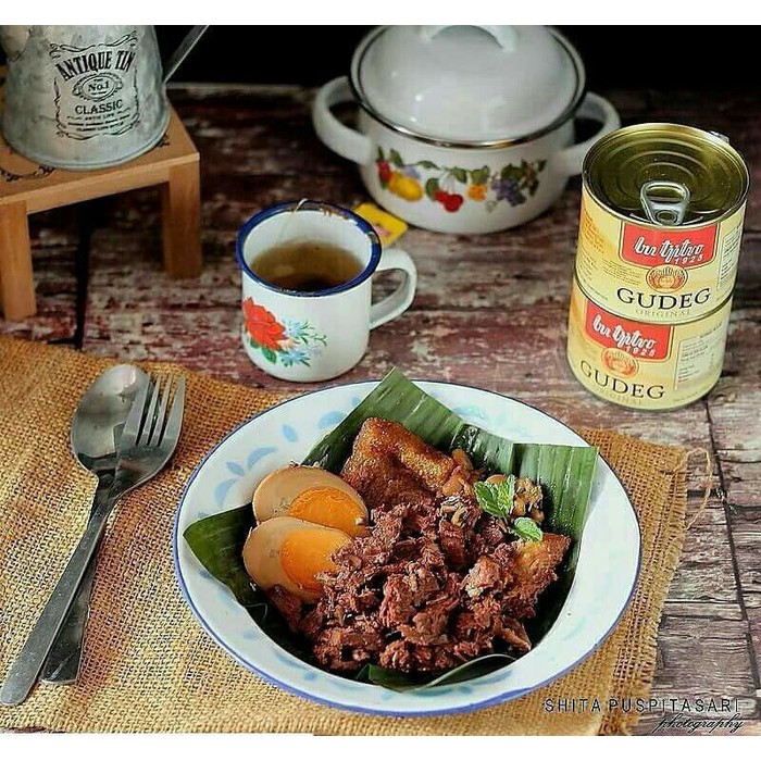 

Bu Tjitro 1925 Gudeg Kaleng Rasa Original Paket 8 Kaleng