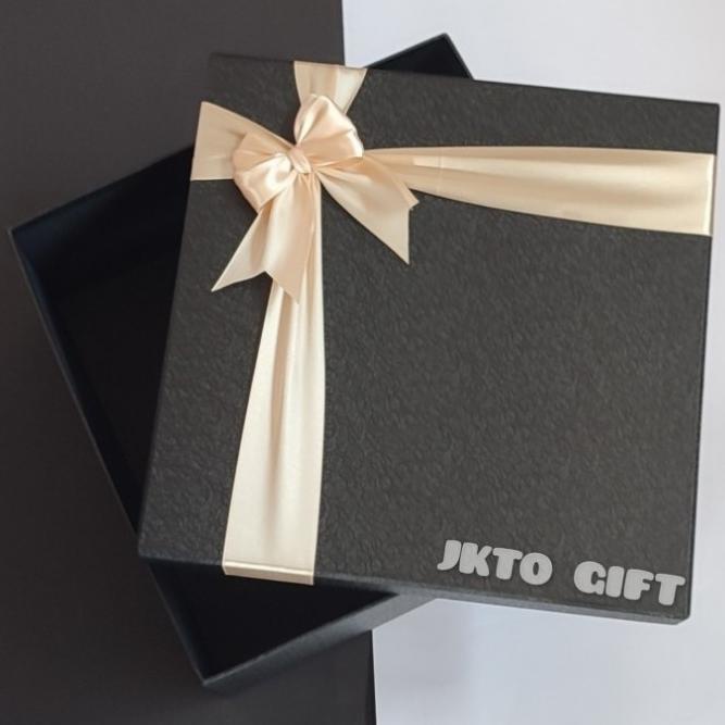 

Premium Product!!! Kotak Kado/Gift Box Ukuran 30 X 30 X 15 - Paling Diminati