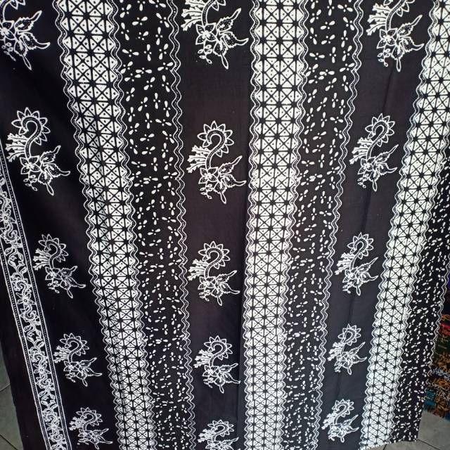 Batik Khas Banyuwangi Motif Kopi Pecah Hitam Putih