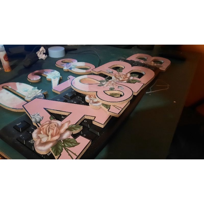 Huruf kayu  satuan untuk dekorasi dinding kamar,ruang tamu,kantor dan lain lain