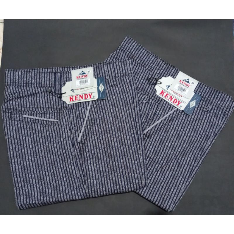 Celana Pendek Motif Merk Kendy