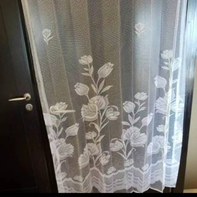 vitrase gorden dalaman gorden gorden putih motip bunga tulip.