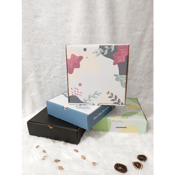 

BOX HAMPERS / BOX PIZZA / BOX KUE / BOX KUKER / KARDUS LEBARAN / BOX LEBARAN / HAMPERS LEBARAN / GIFT BOX