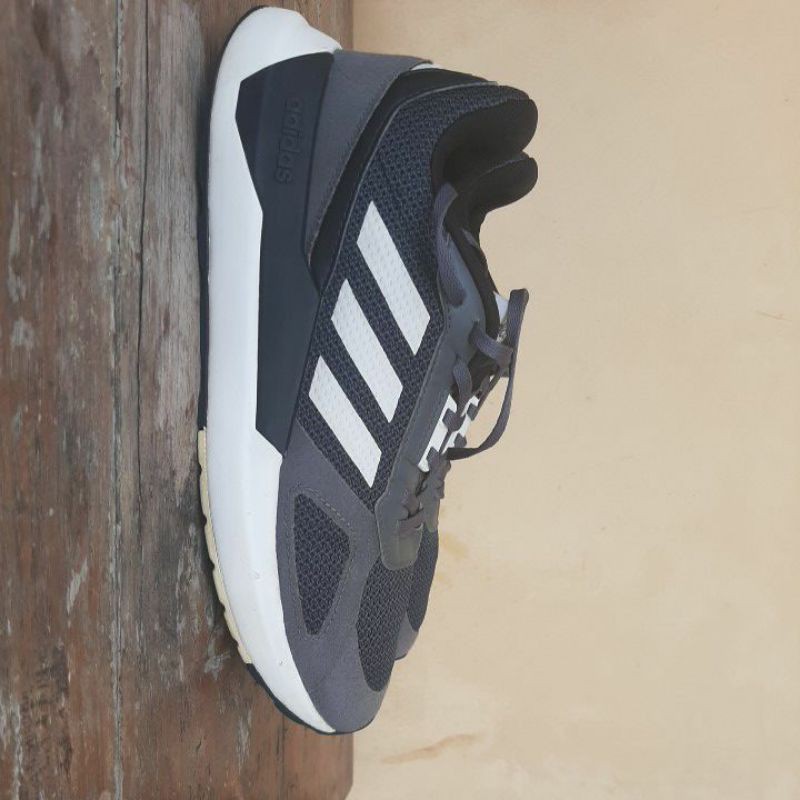 Sepatu Adidas cloudfoam