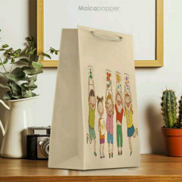 

Paperbag Custom Design Maicapaper 15 x 6.5 x 22cm