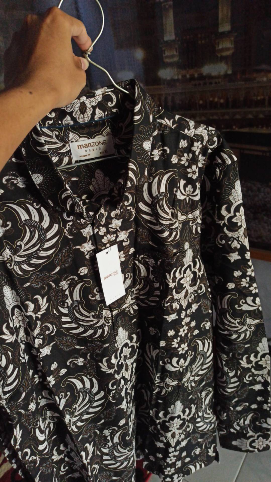 Manzone Kemeja Batik Pria Lengan Panjang Modern Fit Adiwangsa 2-bestbuy-black