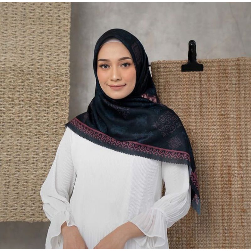PRODUK TERBARU  Hijab Segiempat Motif Candy Hitam / hijab segi empat / Kerudung Deenay / hijab voal 