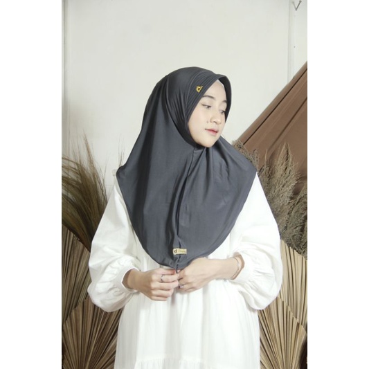 Hijab instan bergo pamela khimar penguin jersey by Desmonda Fashion