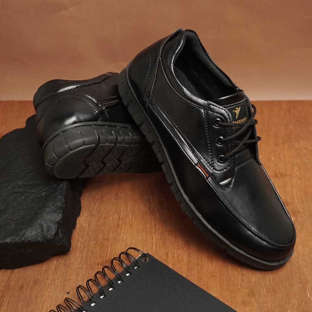 Sepatu Sneakers Tali Hitam Kulit Formal Kasual Klasik