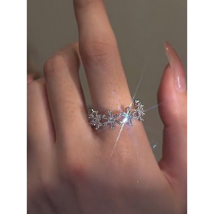 Perhiasan Cincin S925 Silver Model Baris Tunggal Aksen Kubik Zirkonia Untuk Wanita