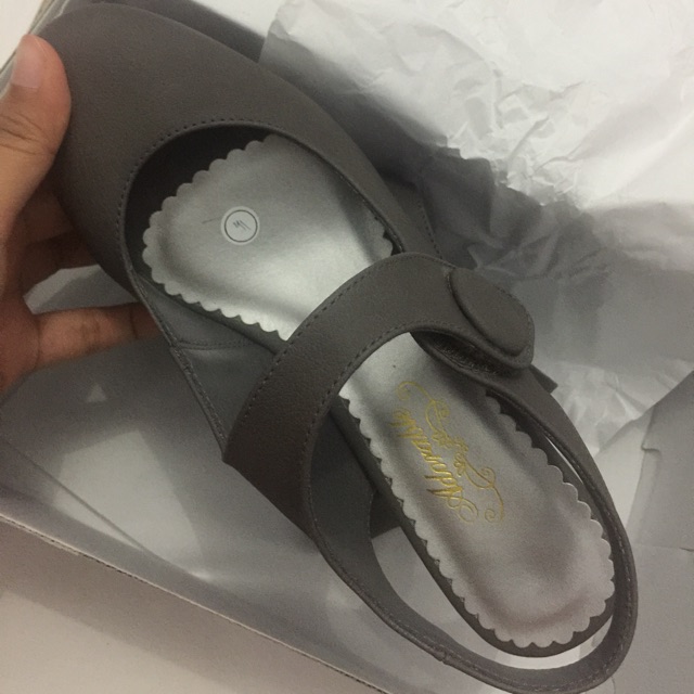 Zevil Grey by Adorable Project(preloved) sekali pakai
