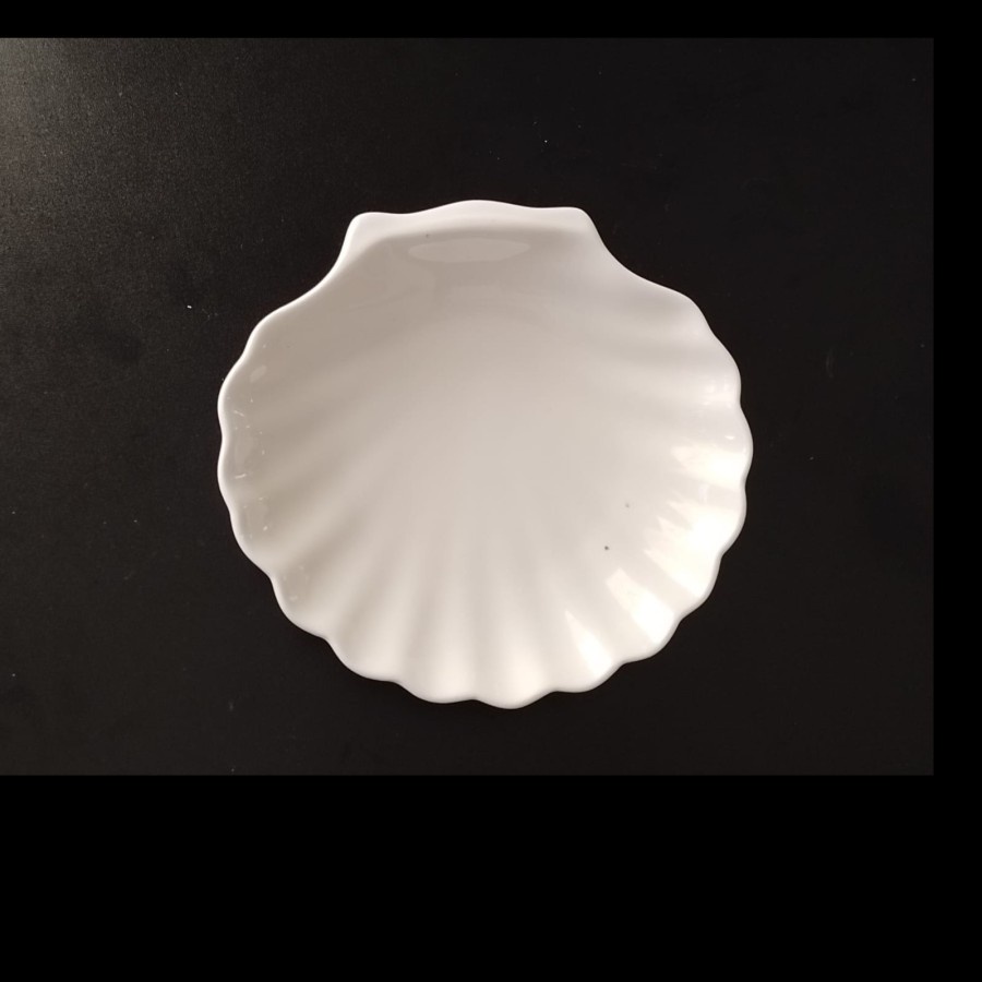 Piring Keramik Bentuk Kerang Putih Properti Foto