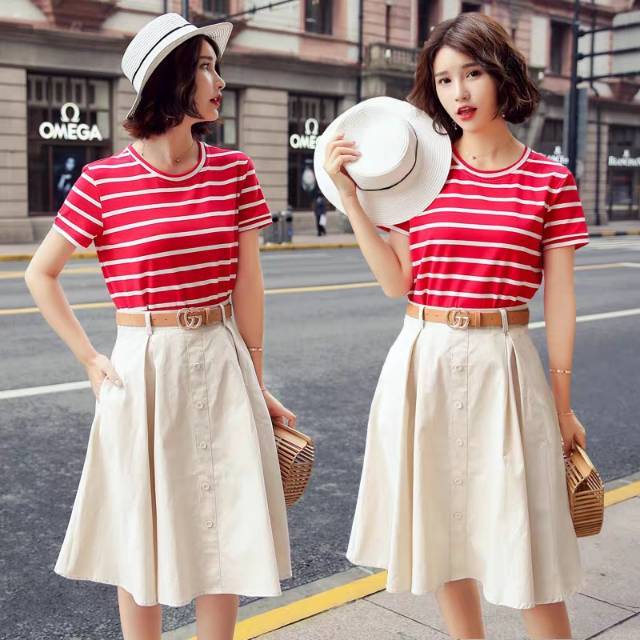 Sailor set baju  wanita  kaos  garis  garis  merah rok kancing 