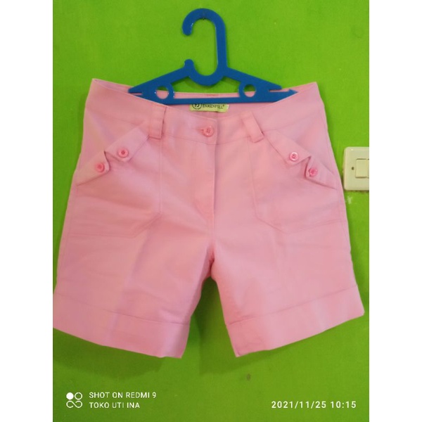 Preloved_Celana_Pendek_Wanita_Warna_Pink_Dan_Kuning_Merk_EAMENFULL