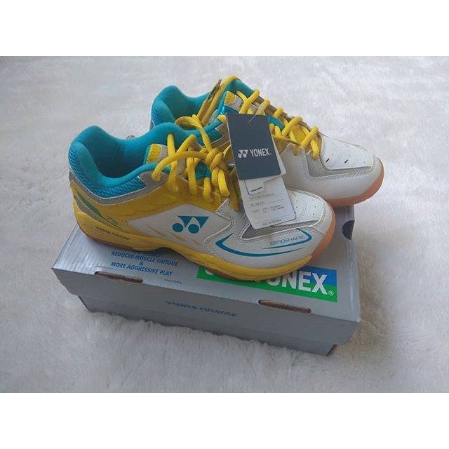 Sepatu Merk Yonex Badminton