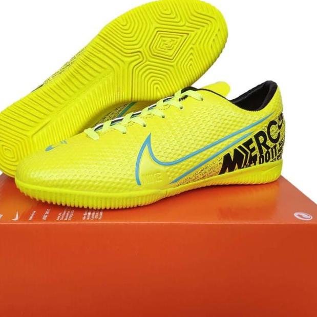「Hyper Mall WK0」 Sepatu Futsal Mercurial .