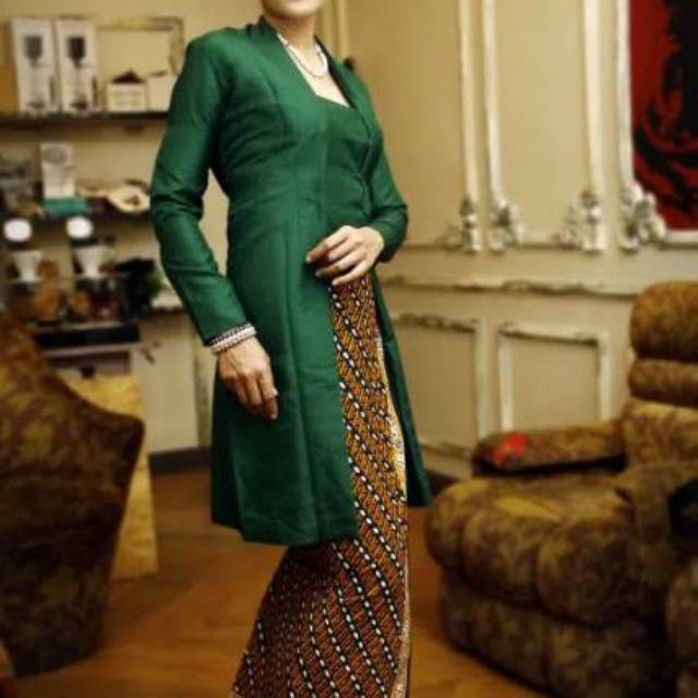 Pola Kebaya elegant kutu baru