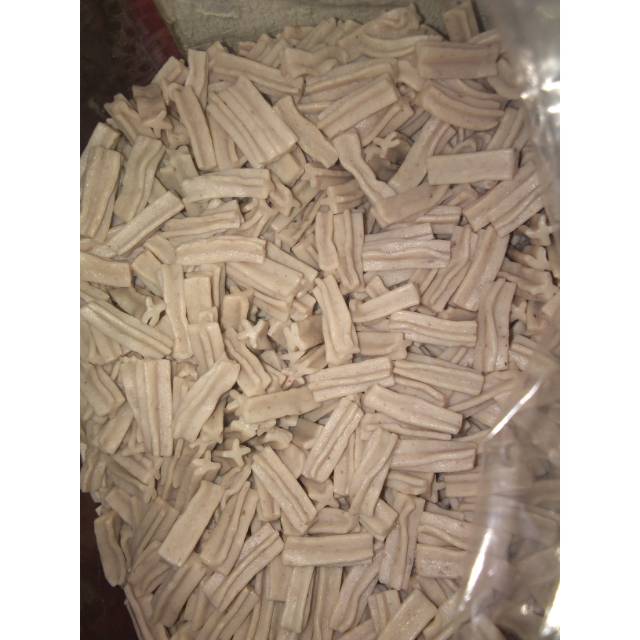 

KERUPUK BELIMBING MENTAH 1KG