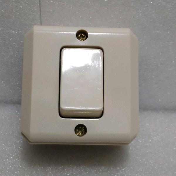BROCO OB SAKLAR ENGKEL SEGI CREAM 16210 tempel broco segi single switch Outbow dinding Ob engkel