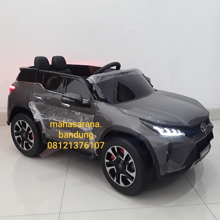 Mobil Mainan Aki PMB Legender Model Toyota Fortuner abu