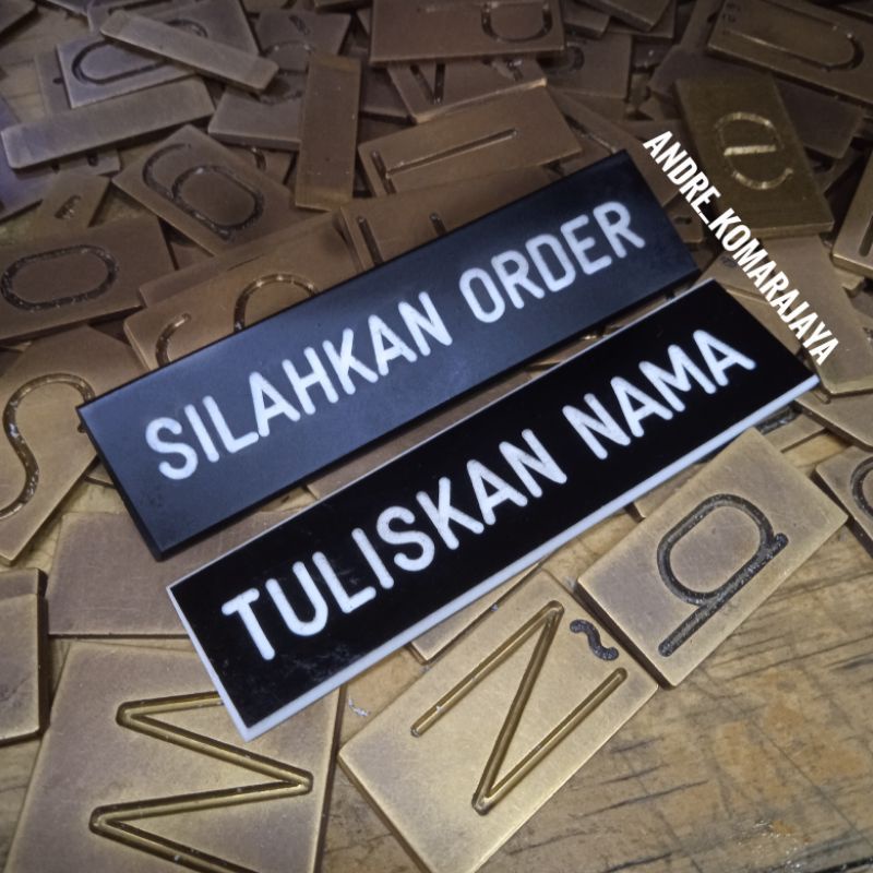 

nmae tag 2x8cm hitam list putih pembuatan grafir