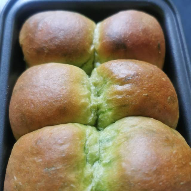 

Milky matcha bun with chocolate filling