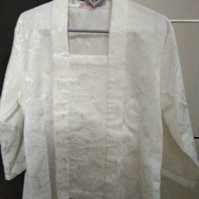 Kebaya modern warna putih