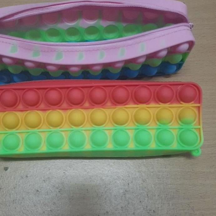 

Miliki Tempat Pensil Pop It Kecil 20x6x4.5