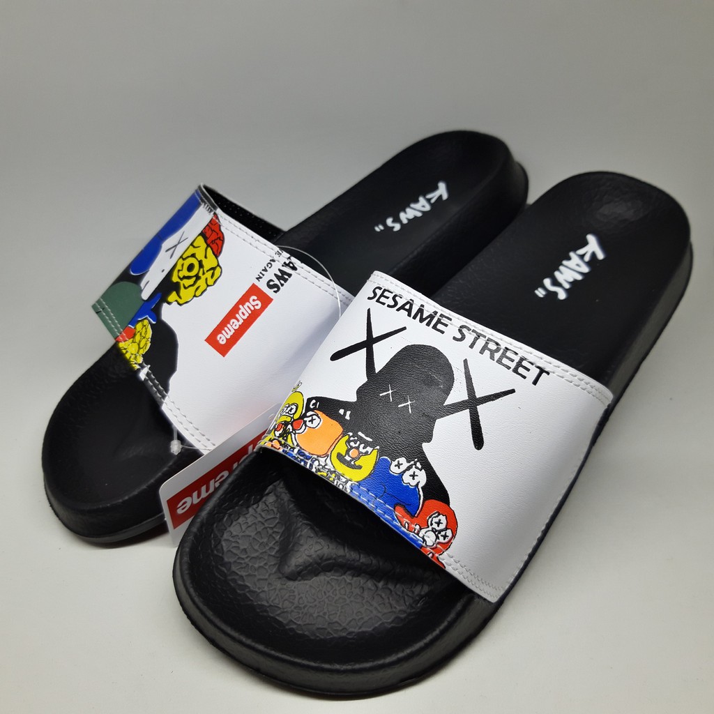 SANDAL PRIA KAWS X SUPREME SESAME STREET SENDAL SLOP PRIA SLIDE