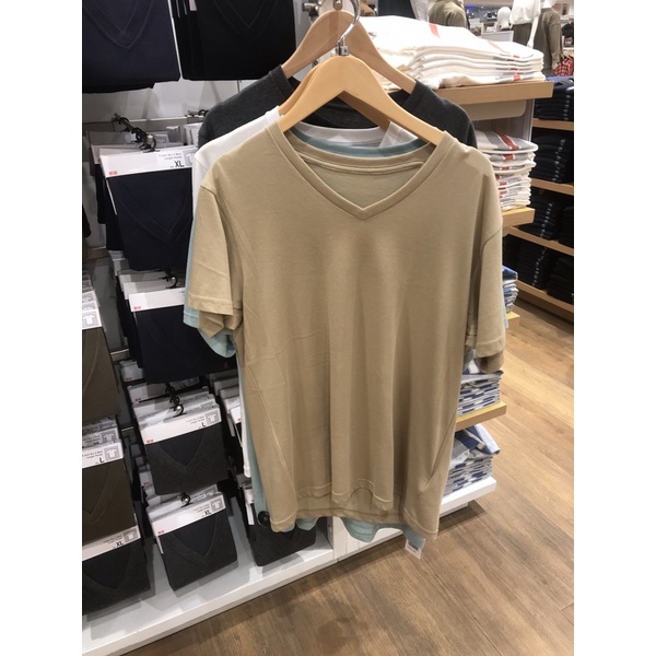 uniqlo tshirt