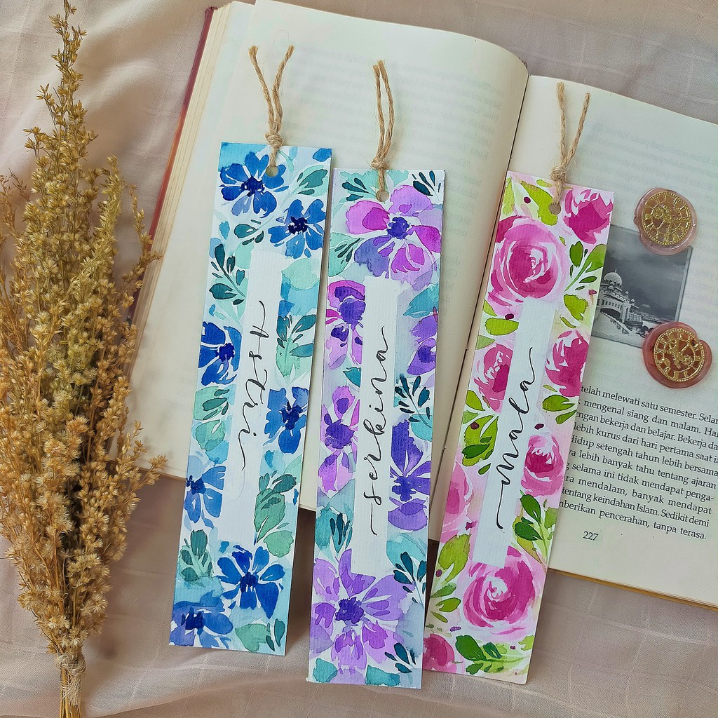 

CUSTOM AESTHETIC BOOKMARK WATERCOLOR PAINTING