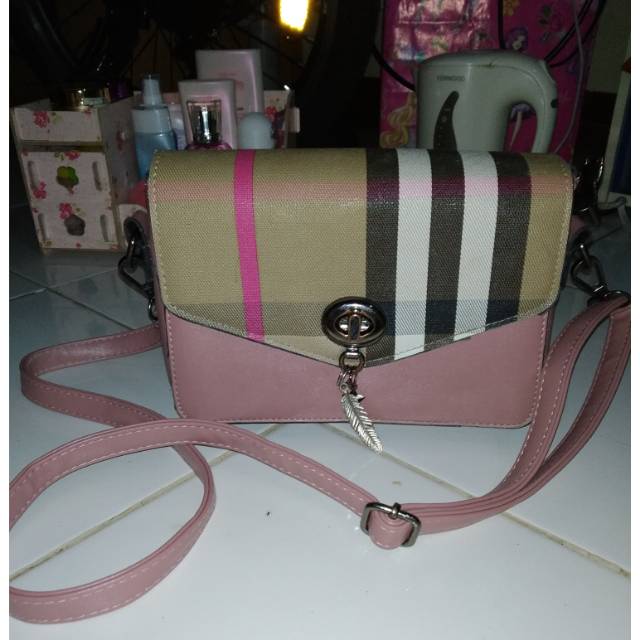 Tas preloved kulit cantik selempang Burberry