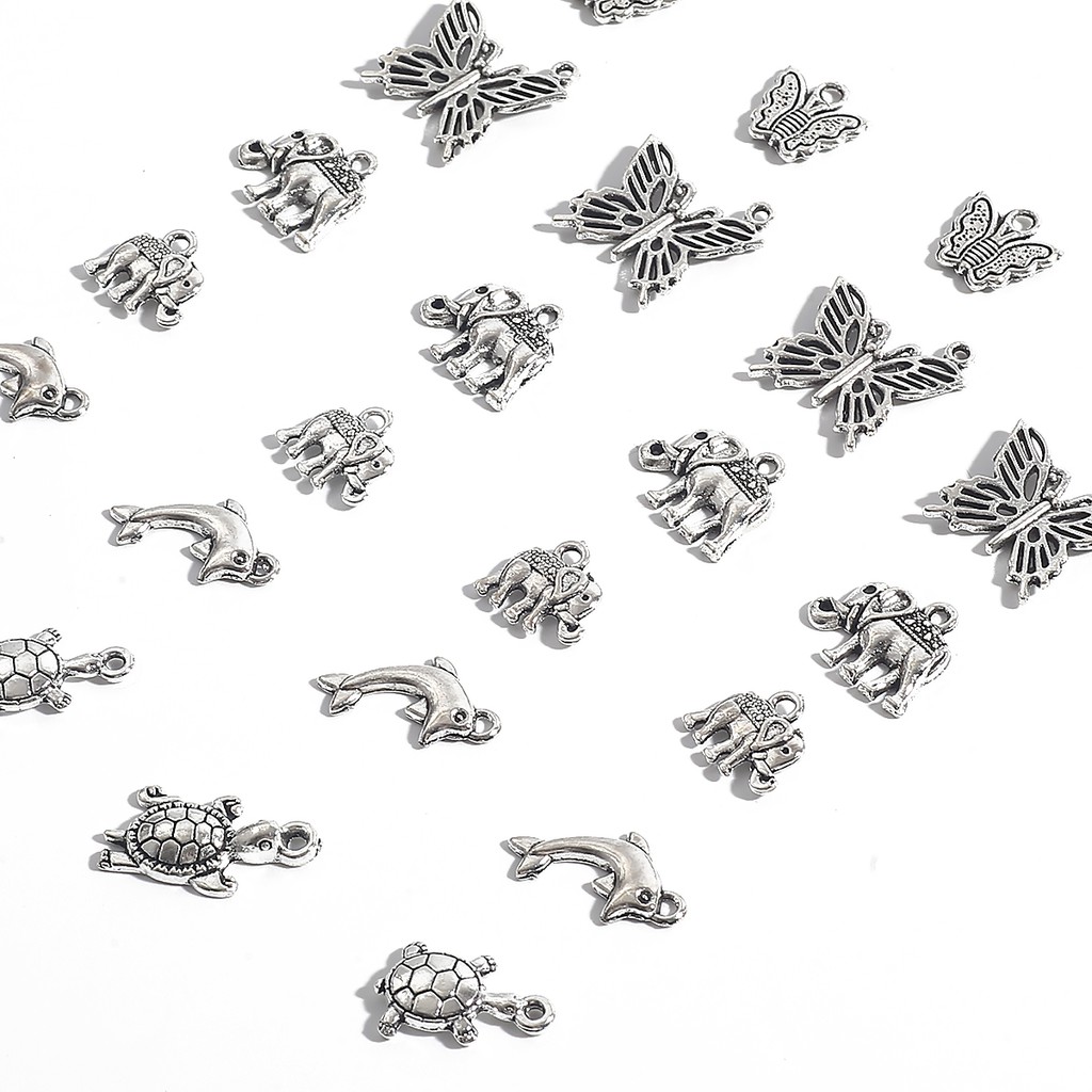 10-30 Pcs / Ppack Liontin Bentuk Hewan Lapis Perak Bahan Alloy Gaya Antik Kuno Untuk Perhiasan