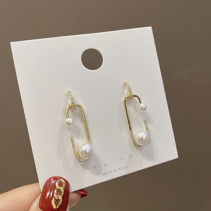 Anting Tusuk Gantung Bahan Sterling Silver 925 Hias Mutiara Gaya Barok / Elegan Untuk Wanita