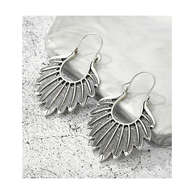 LRC Anting Tusuk Fashion Gugin Leaf Alloy Embossed Geometric Earrings K09803