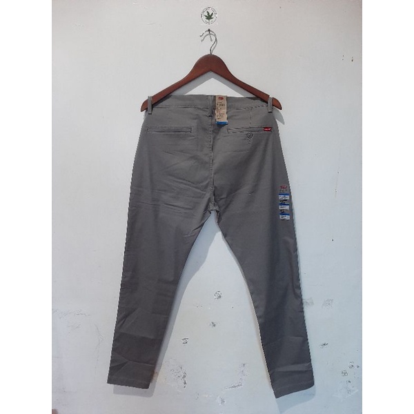 chinos levis slim taper original store size 34
