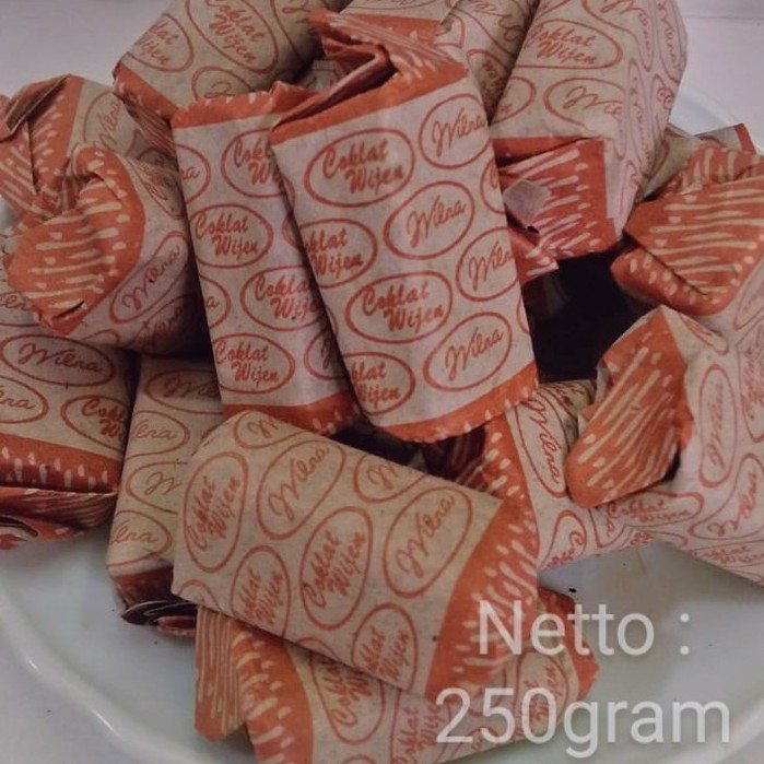 

Dodol coklat wijen/dodol garut/cemilan/oleholeh/dodol enak/dodo murah/oleholeh dodol/khas Garut