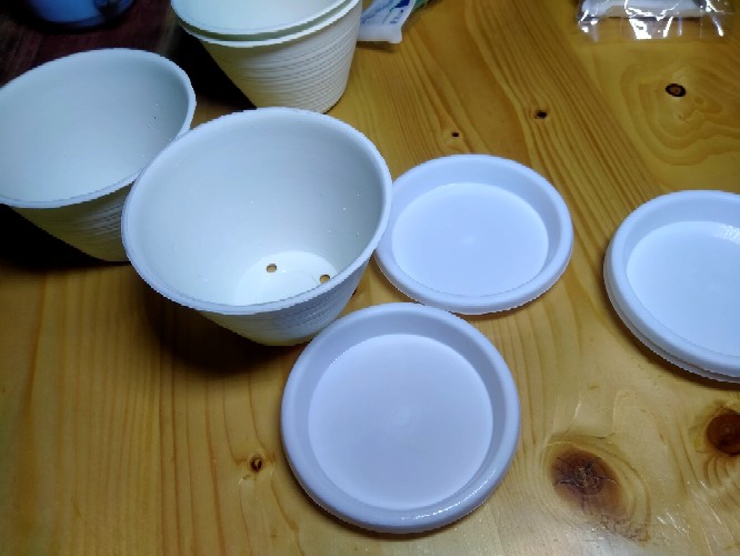 Tatakan Pot Tawon Uk Pot 10 Dan 12 Putih - 1126