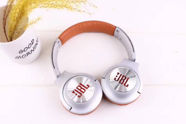 Headphone JBL s740 wireless. FM. sd card