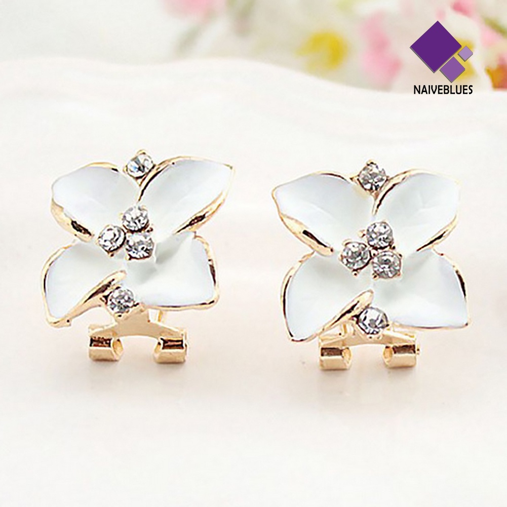 Anting Enamel Bentuk Clover Aksen Berlian Imitasi Untuk Wanita