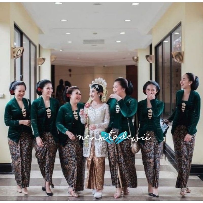 [Bridesmaid] Kebaya Bludru Kutubaru + Jarik Instan, Motif Lengkap