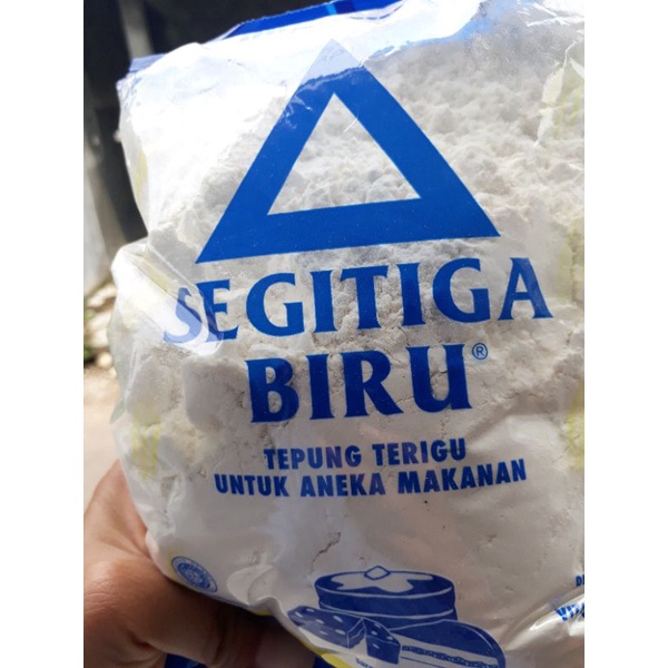 

tepung terigu segitiga biru 1 kg