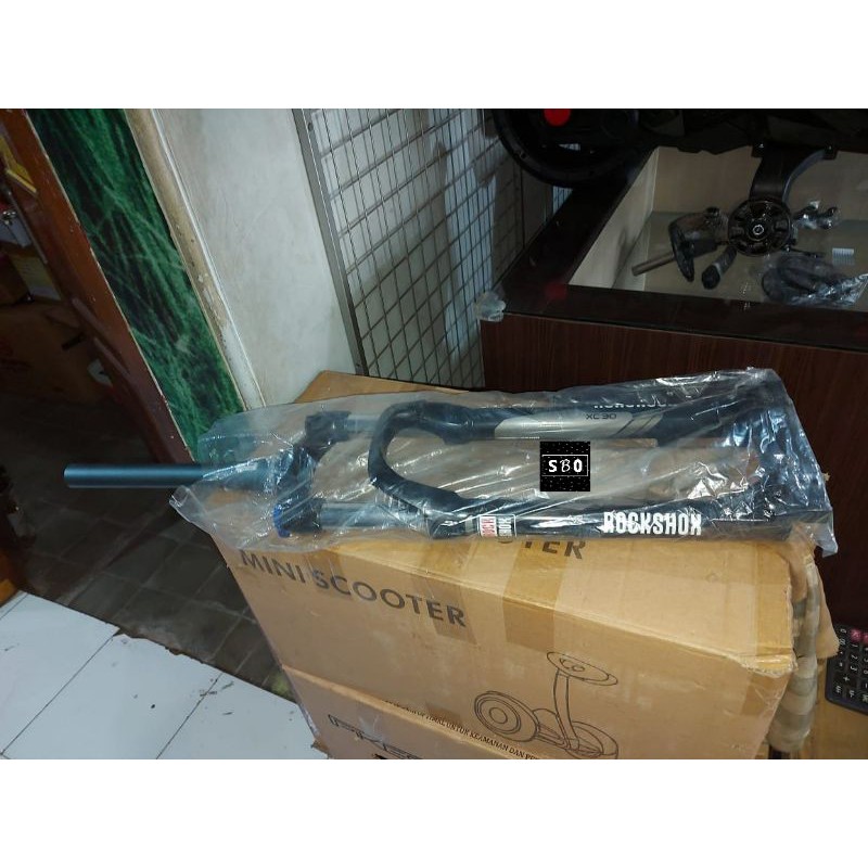 Fork Suspensi Rockshock XC 30 27.5 Inch